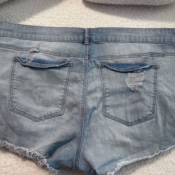 Plus Size 22 Rue21 Blue Jean Shorts with Distressed Frayed Hem - Picture 6 of 6